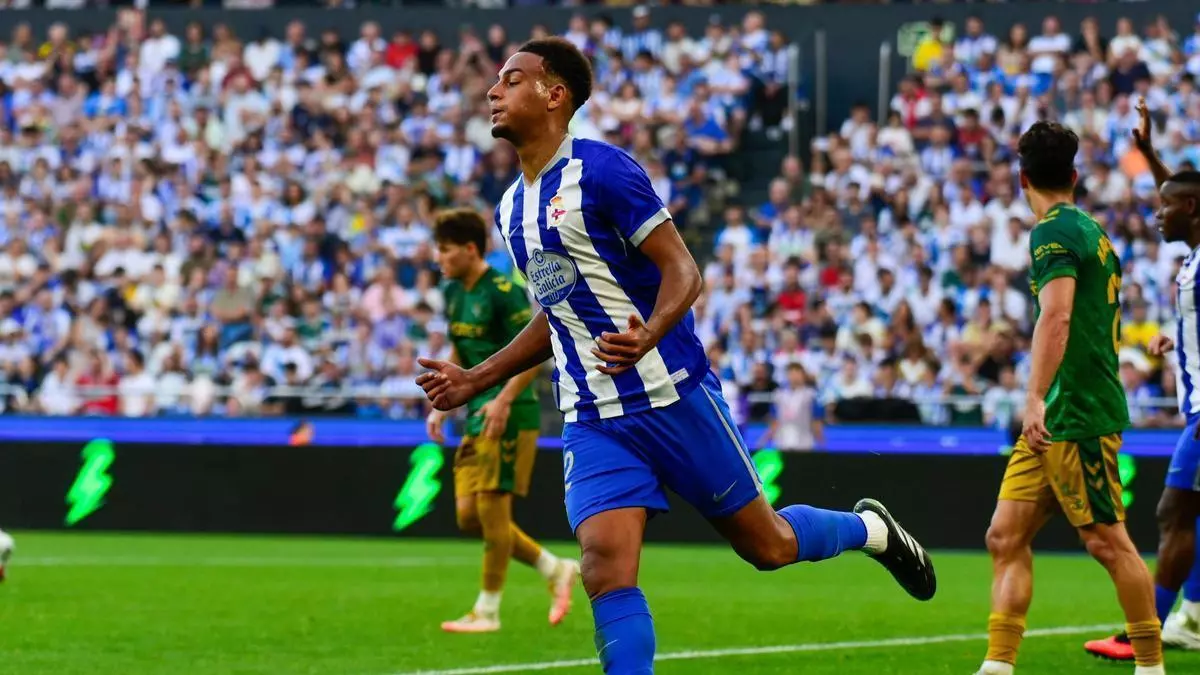 La bolsa de los valores de mercado del Deportivo: suben Bright Ede y Leo Román y bajan Giménez y Marc Casadó