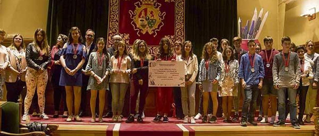 Los distintos ganadores de los concursos provinciales del Relato Corto de Coca-Cola.