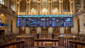 Archivo - Paneles del IBEX en el Palacio de la Bolsa de Madrid, a 22 de agosto de 2024, en Madrid (España).