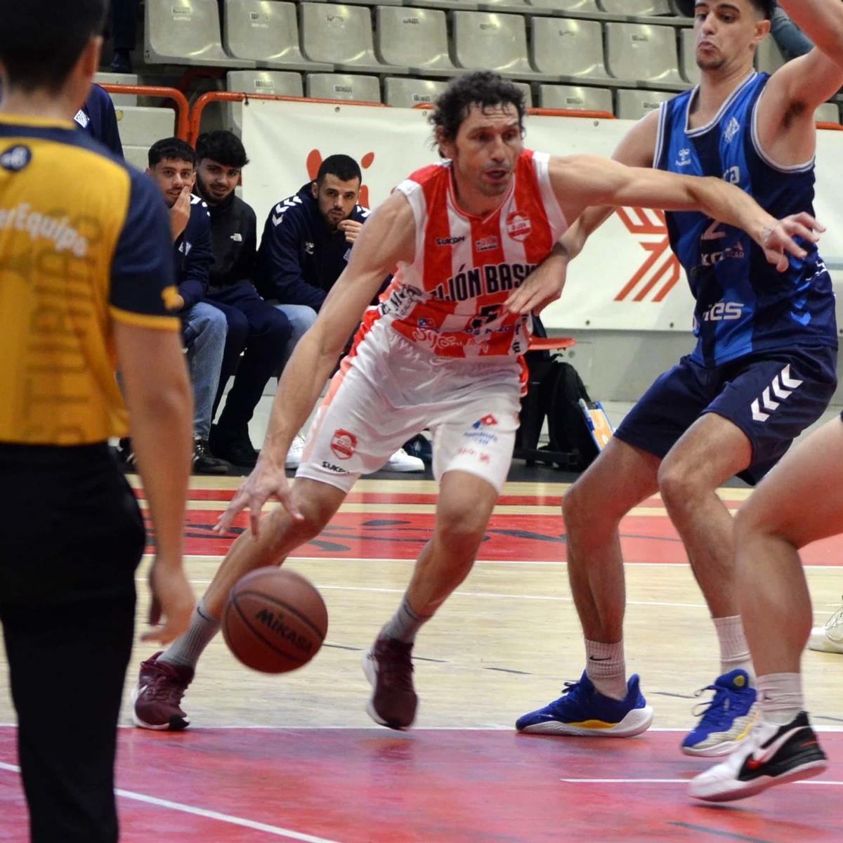 Diego Sánchez, en un partido de esta temporada del Gijón Basket contra la Atlética Avilesina