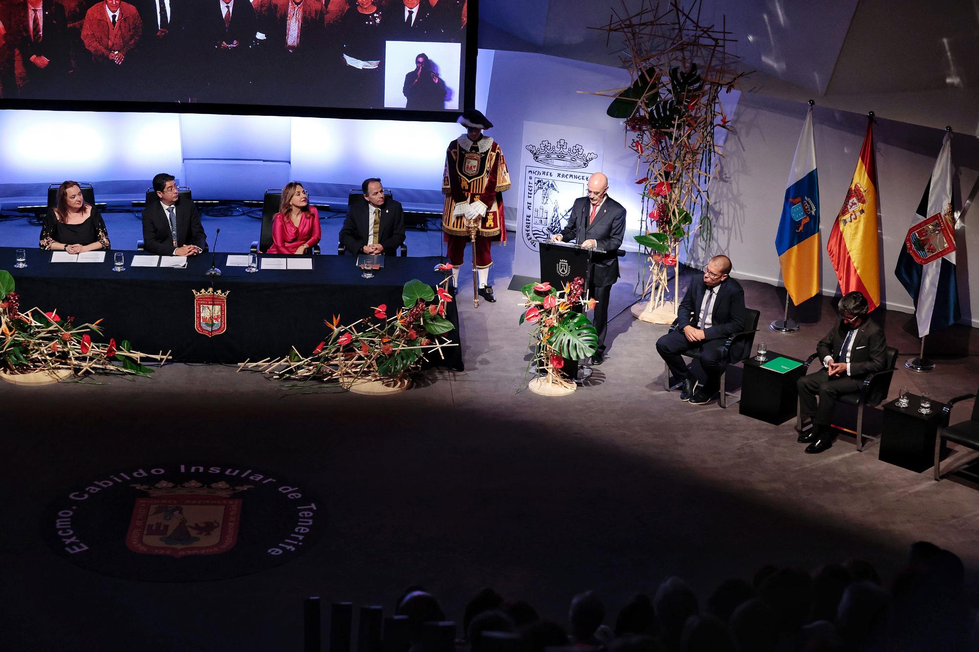 Acto de entrega de Medalla de Oro e Hijo Predilecto de la Isla de Tenerife