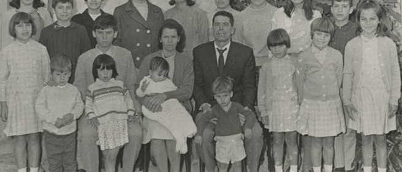 La familia Ojeda Artiles en su casa de La Culata en San Bartolomé de Tirajana, aún faltaban por llegar dos hijos más