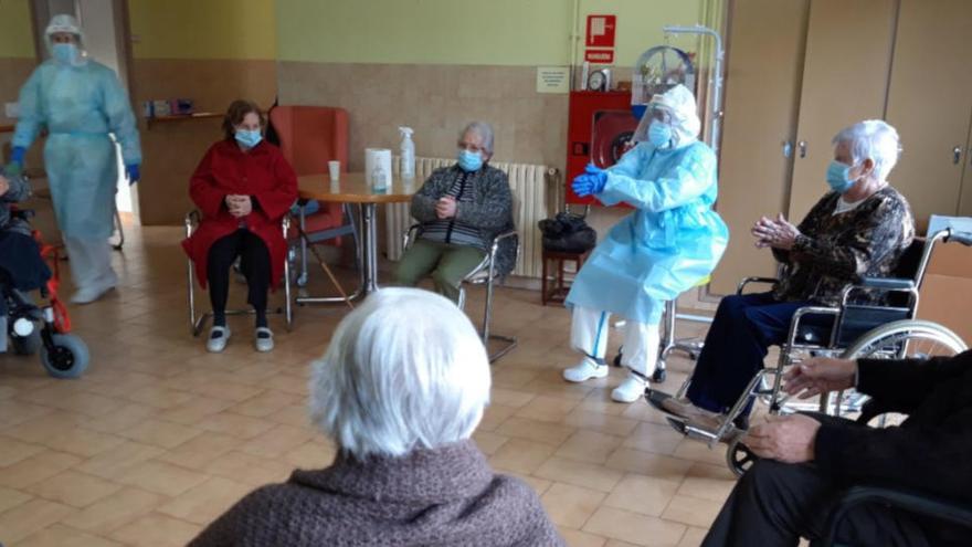 Una activitat en grup a la residència d&#039;avis de Solsona