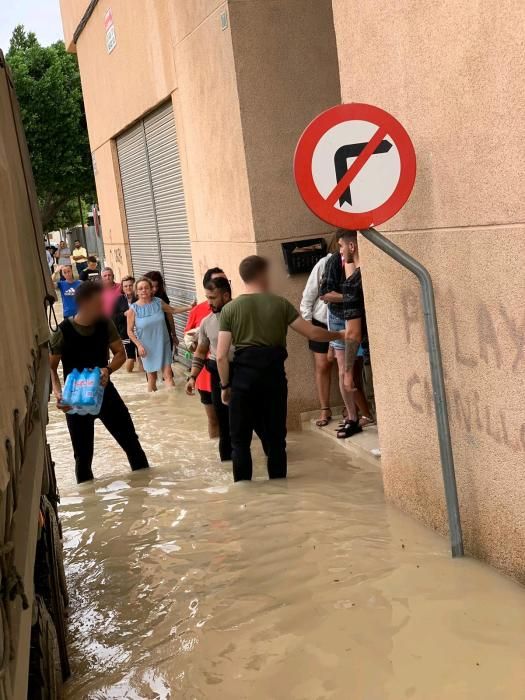 Imagen del despliegue militar en la Vega Baja para auxiliar a vecinos afectados por la gota fría.