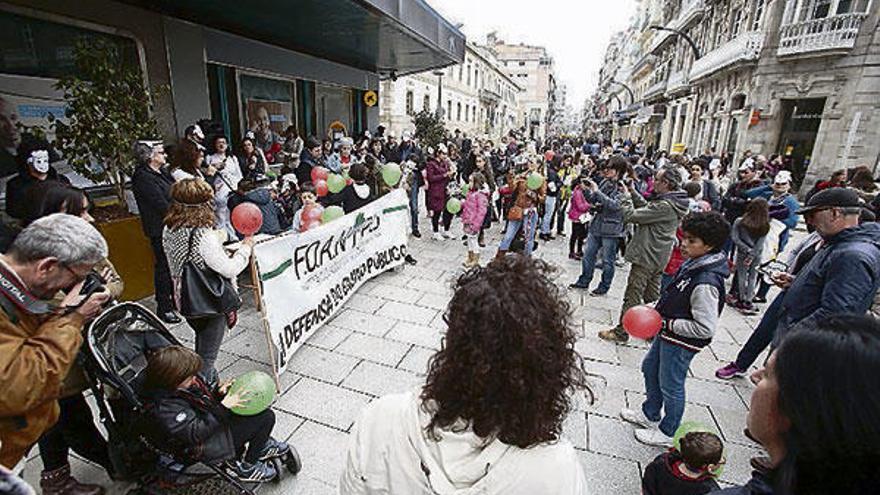 Decenas de personas protestan por las reválidas