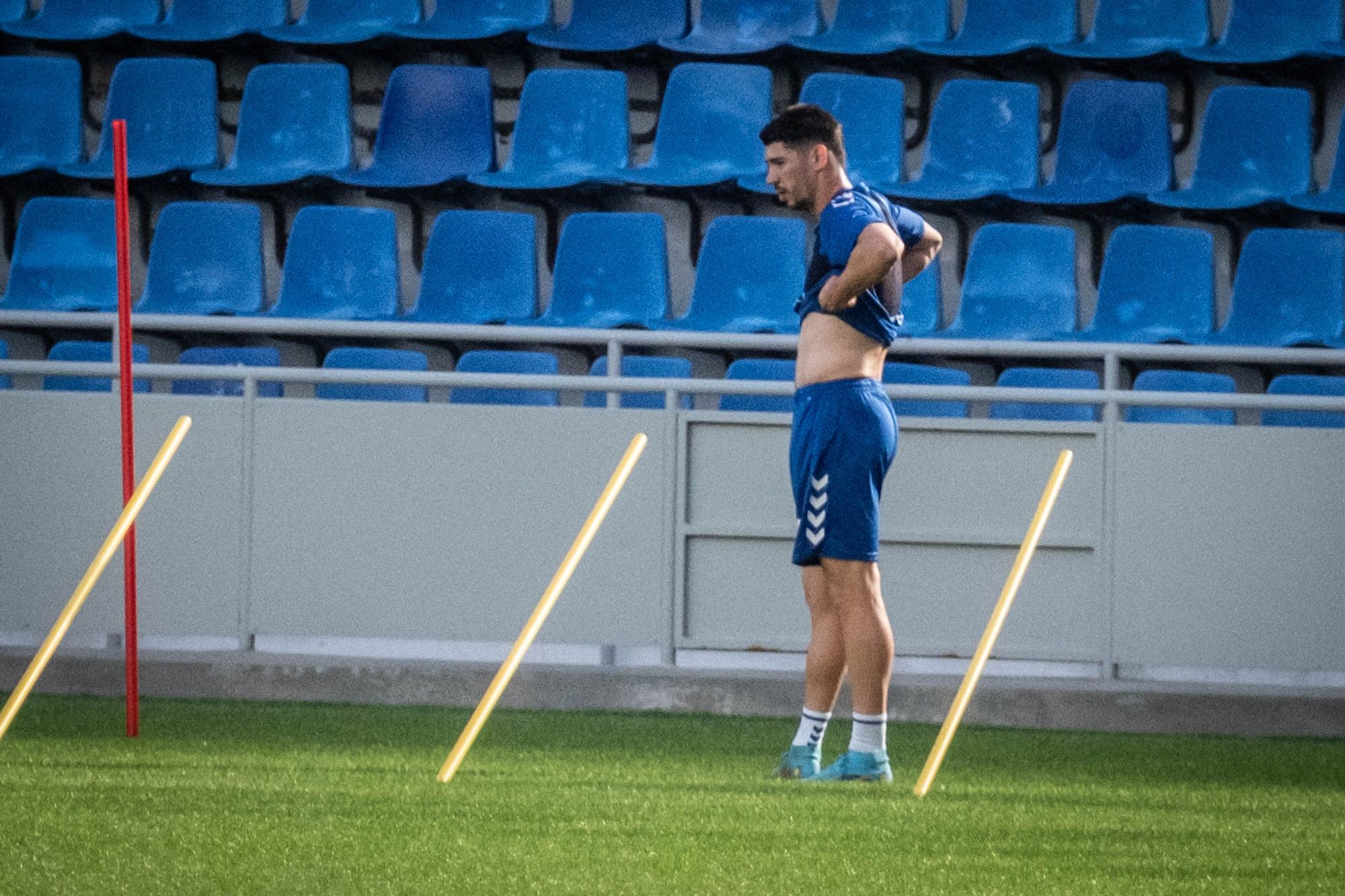 Entrenamiento a puerta abierta del CD Tenerife (3/1/2022)