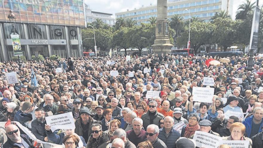 Manifestantes en la concentración por las pensiones del Obelisco del pasado día 17.