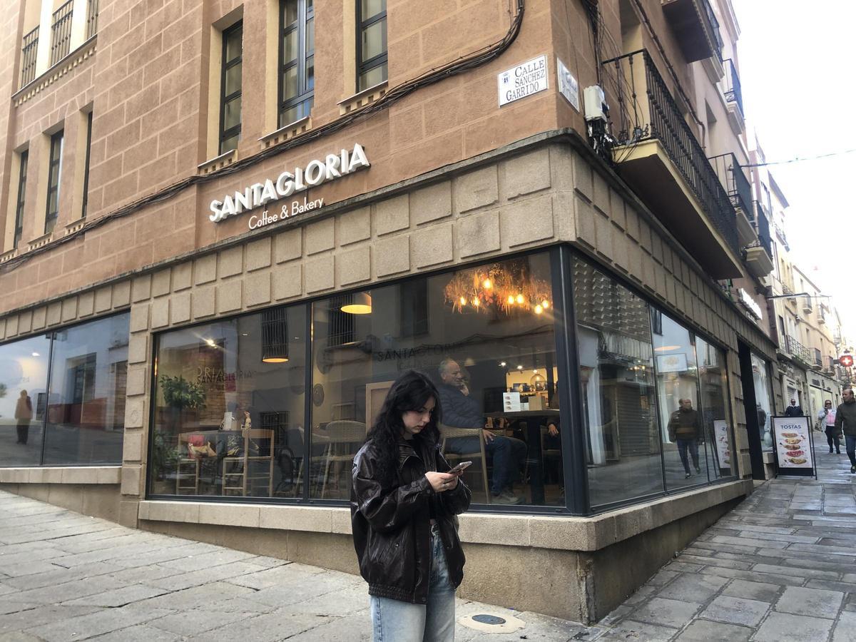 Fotogalería: Un paseo por la calle Pintores de Cáceres