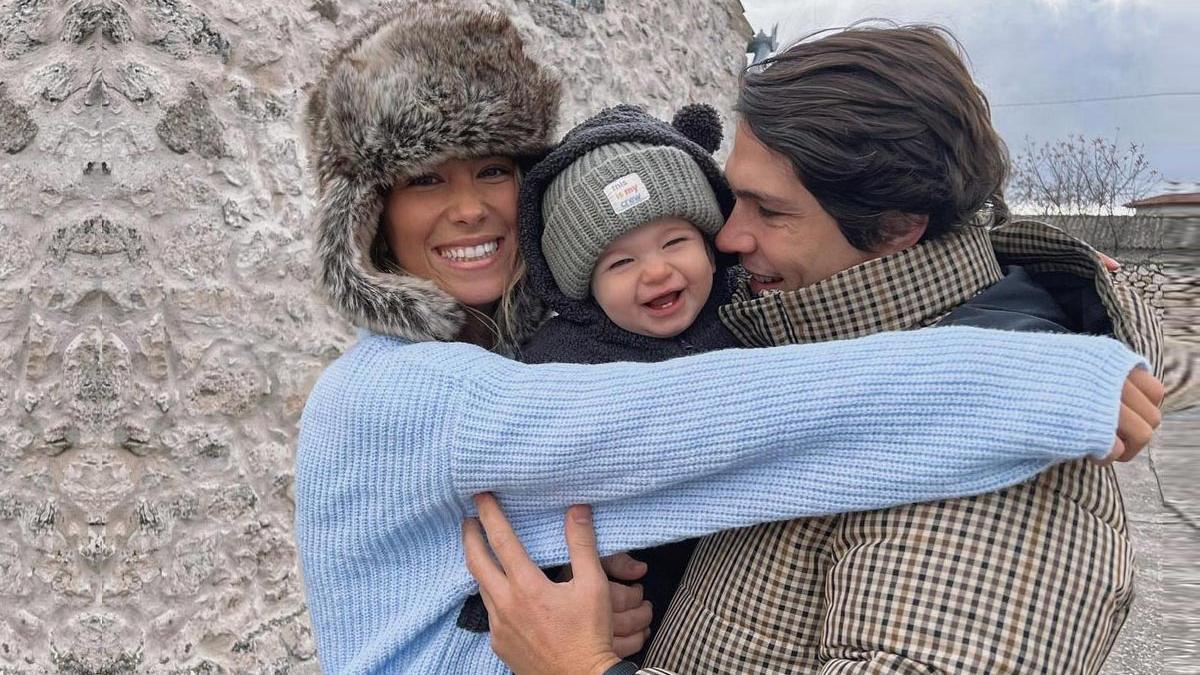 María Pombo feliz con su marido Pablo Castellano y su hijo Martín