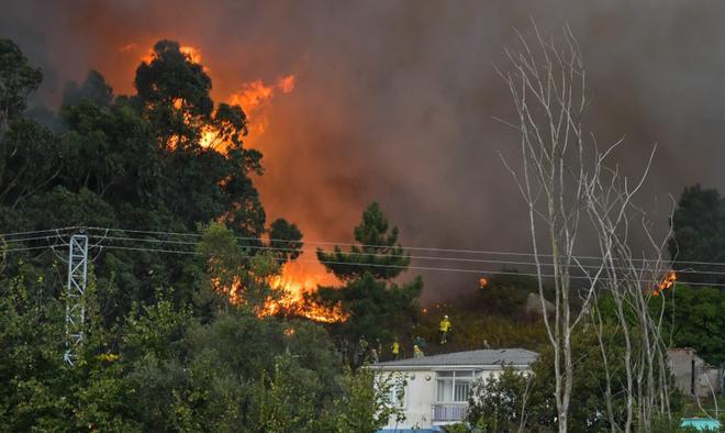 Incendio forestal en Bens
