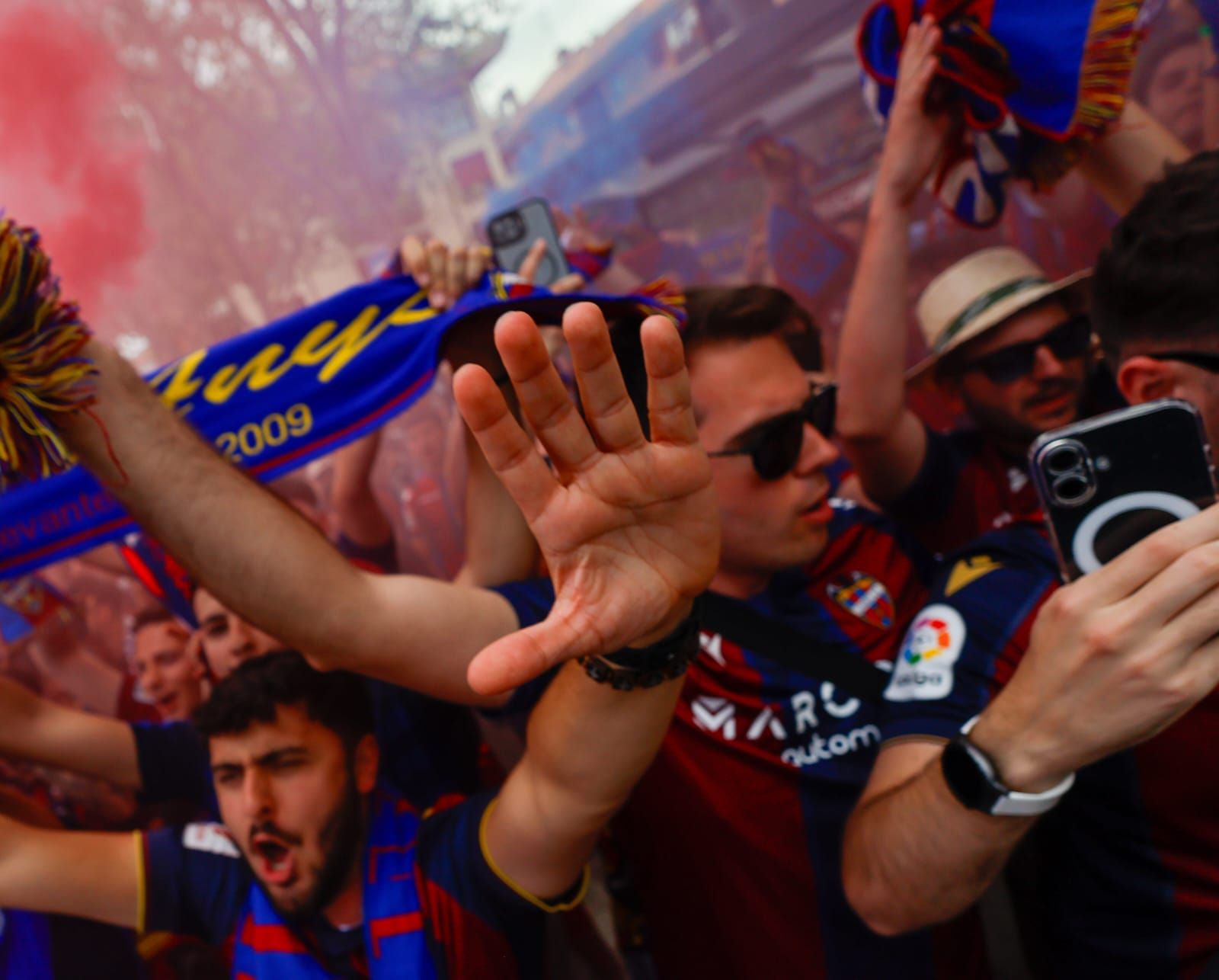 Explosión granota en la llegada del Levante UD a El Plantío