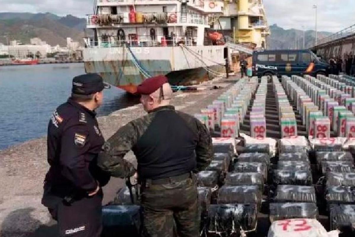 Las 10 toneladas de cocaína que transportaba el ‘United S’, en el muelle de Santa Cruz de Tenerife