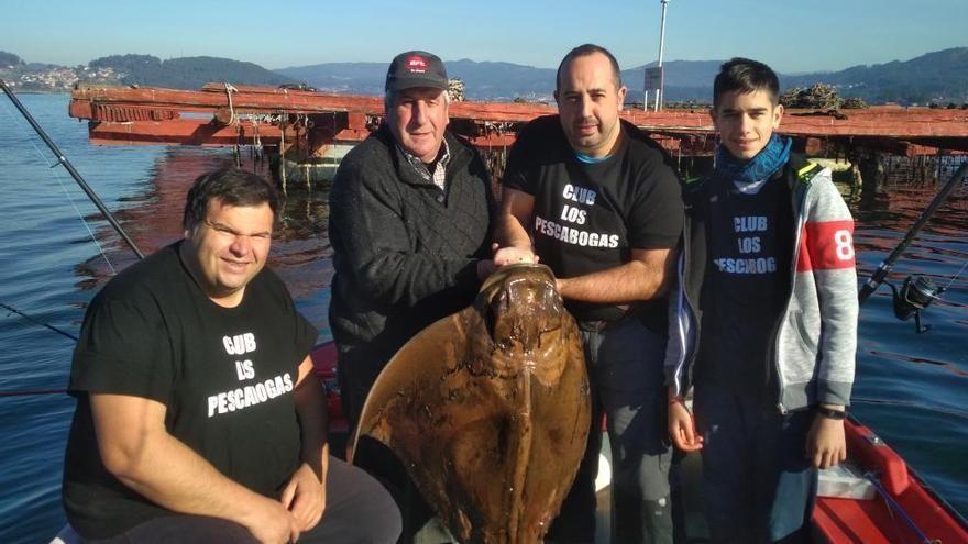 Juan, Elías, Borja y Marcos con la raya de 30 kilos.