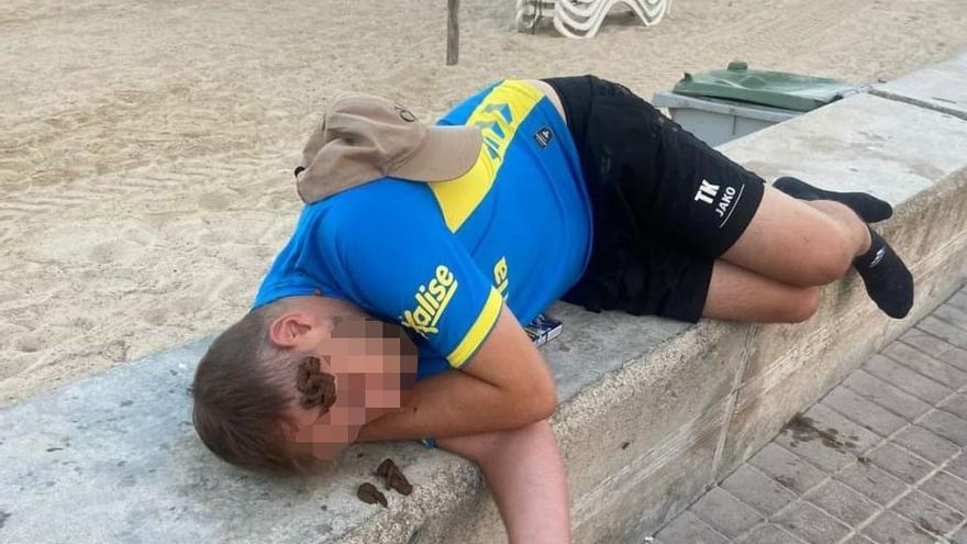 Exzesse am Ballermann: Mallorca-Urlauber kotet einem Schlafenden an der Playa de Palma aufs Gesicht