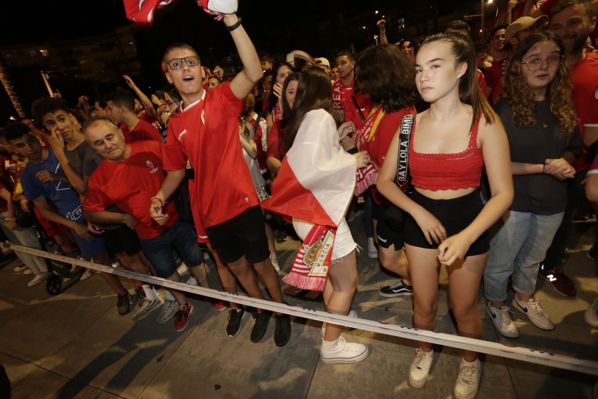 La Circular se llena para celebrar el ascenso del Real Murcia