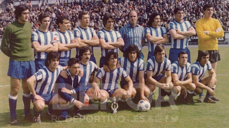 Seijas, segundo por la derecha en la fila inferior, antes de su último partido con el Dépor, el 25 de mayo de 1975 ante el Caudal Deportivo.
