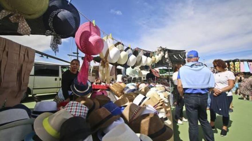 El refuerzo de autobuses al mercadillo solo ha costado a Torrevieja 60 euros