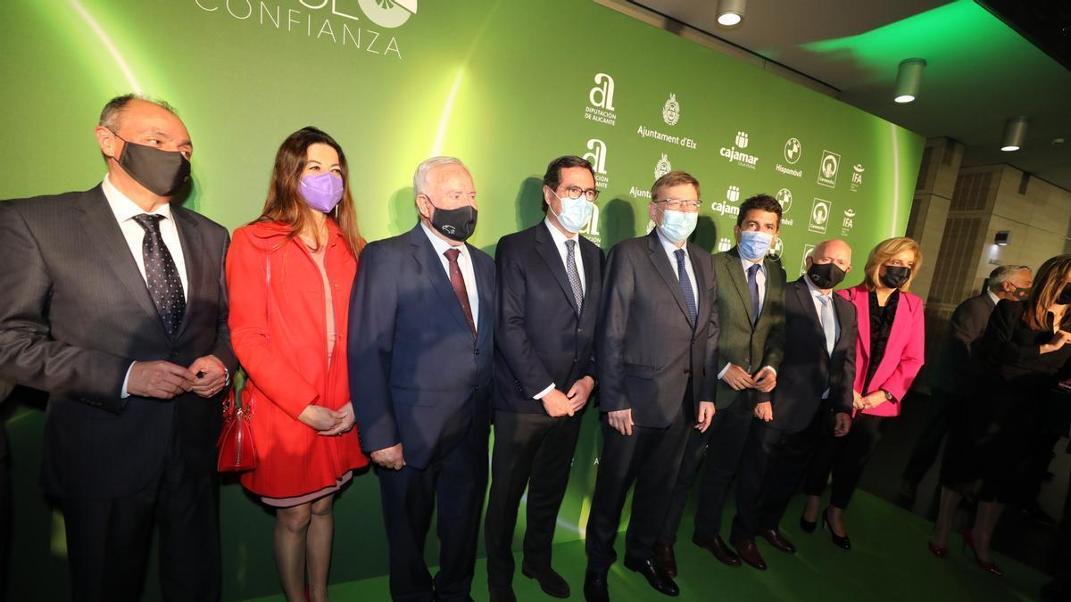 Salvador Navarro, Carolina Pascual, Salvador Pérez, Antonio Garamendi, Ximo Puig, Carlos Mazón, Joaquín Pérez y Fátima Báñez.