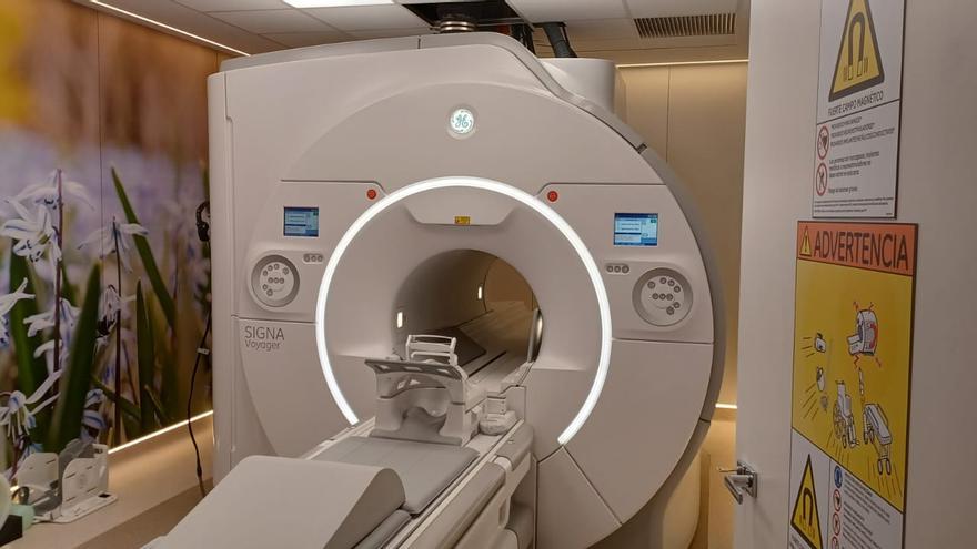 El Hospital de Elda comienza a utilizar el equipo de resonancia magnética pionero en la Comunidad Valenciana