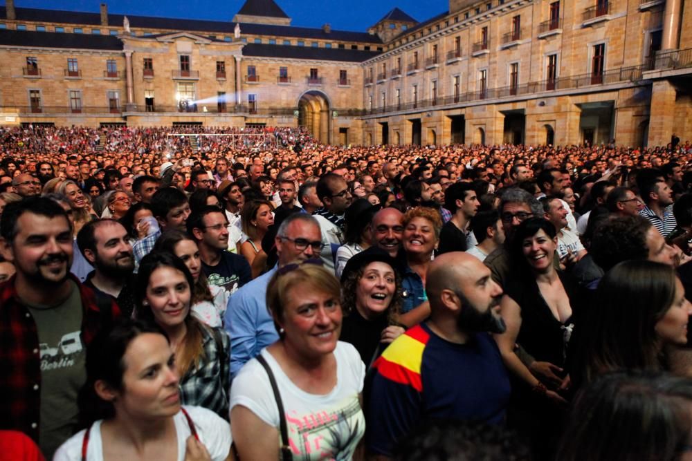 Joaquín Sabina cautiva a más de 6.000 almas en Gijón.