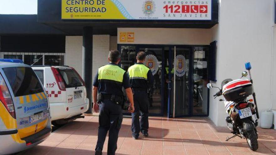 Dos agentes de San Javier fueron agredidos.