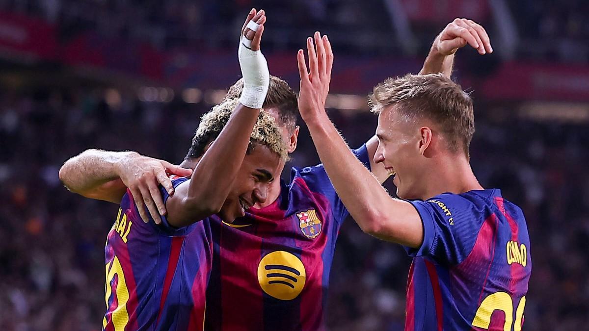 Olmo y Lamine celebran un gol