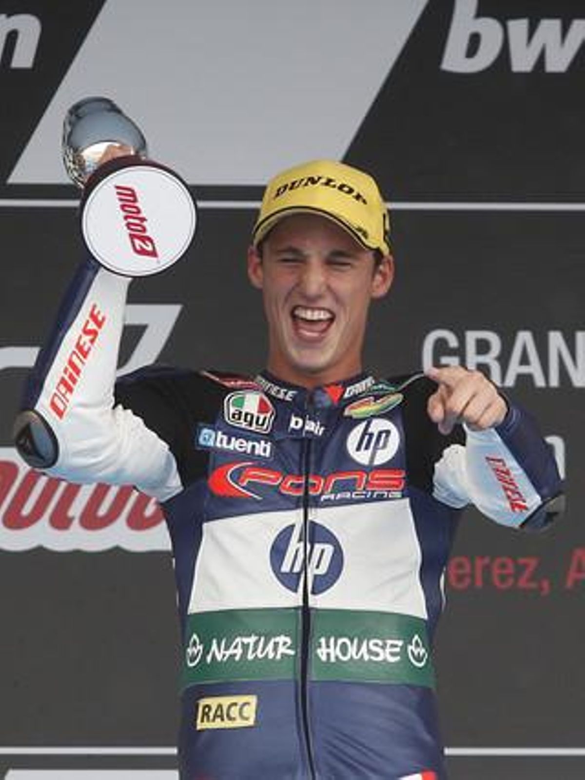 Pol Espargaró celebra la seva victòria a la carrera de Moto2 del Gran Premi d’Espanya de motociclisme, a la localitat de Jerez de la Frontera. Pol Espargaró celebra la seva victòria a la carrera de Moto2 del Gran Premi d’Espanya de motociclisme, a la localitat de Jerez de la Frontera.