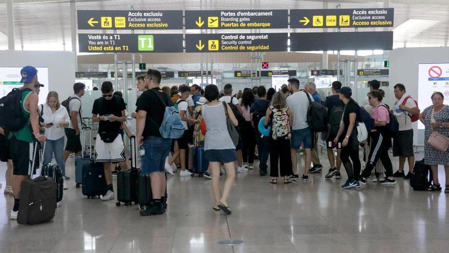 Detenido tras intentar huir con su hijo de Canarias sin el permiso de la madre