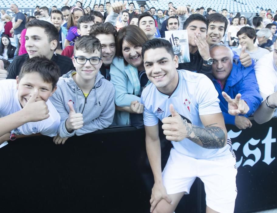 El ''Toro'' se gana a la bancada celeste en su presentación. // Ricardo Grobas