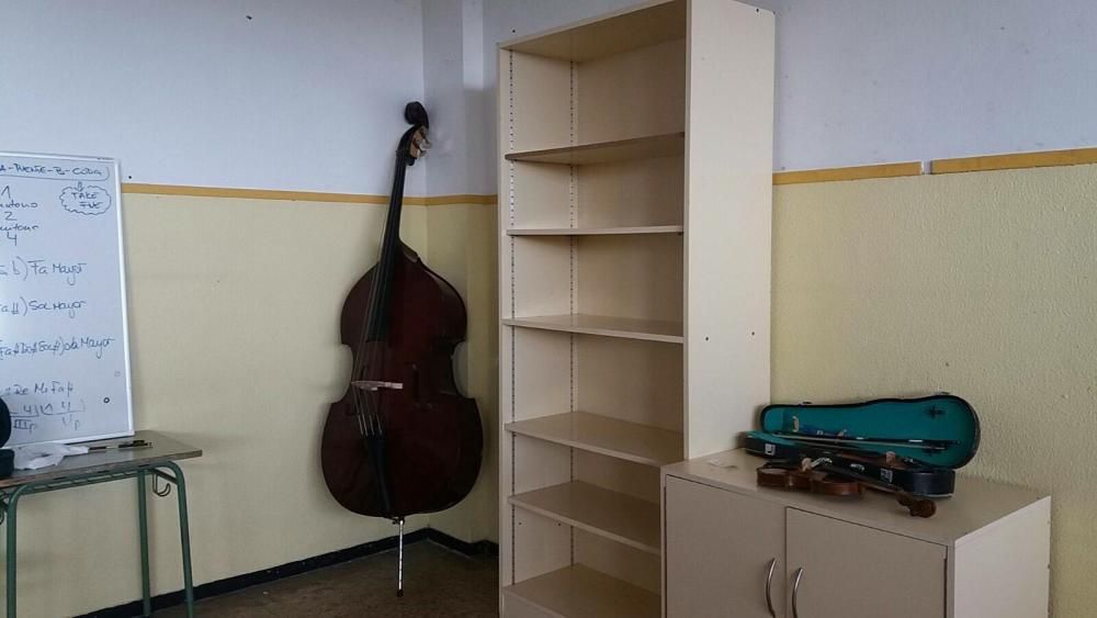 Roban instrumentos musicales en un colegio de San José