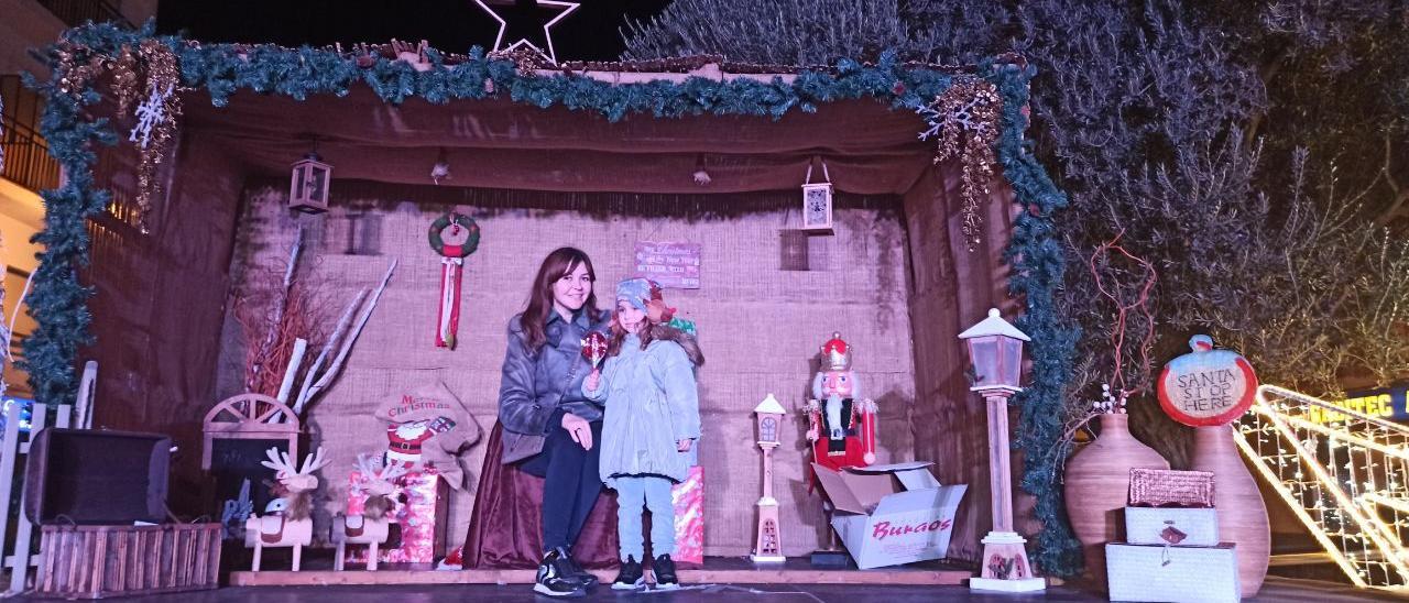 Svitlana, junto a su hija de tres años, en Alcalà celebrando la Navidad.