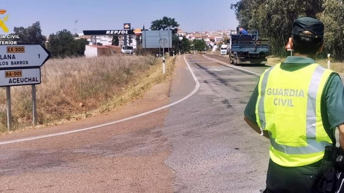 Auxilian a un camionero con una enfermedad súbita grave mientras conducía cerca de Solana de los Barros