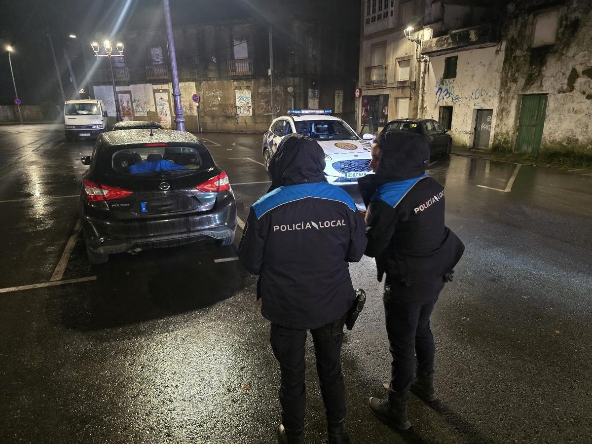 Patrulla nocturna de la Policía Local.