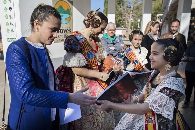 Visita de la fallera mayor infantil y la corte de honor a les Coves de Sant Josep