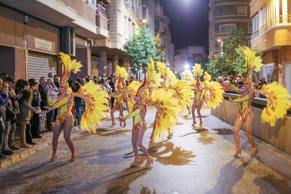 Instante del desfile del carnaval nocturno