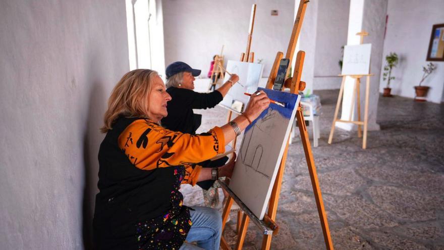 Los rincones de la iglesia inspiran en el taller de pintura