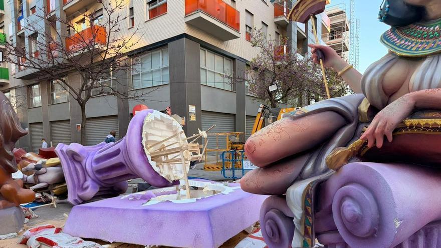 El viento tumba una falla en Torrent