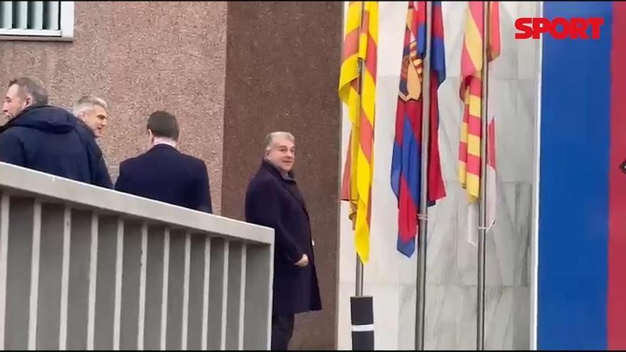 Último baile antes del 15 de marzo: Joan Laporta y Rafa Yuste llegan al Camp Nou para presidir la reunión de la Junta.
