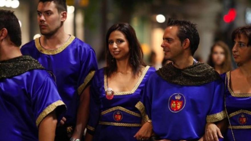 Los festeros anuncian la llegada de Moros y Cristianos