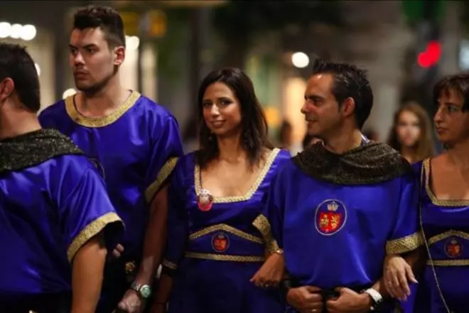 Los festeros anuncian la llegada de Moros y Cristianos