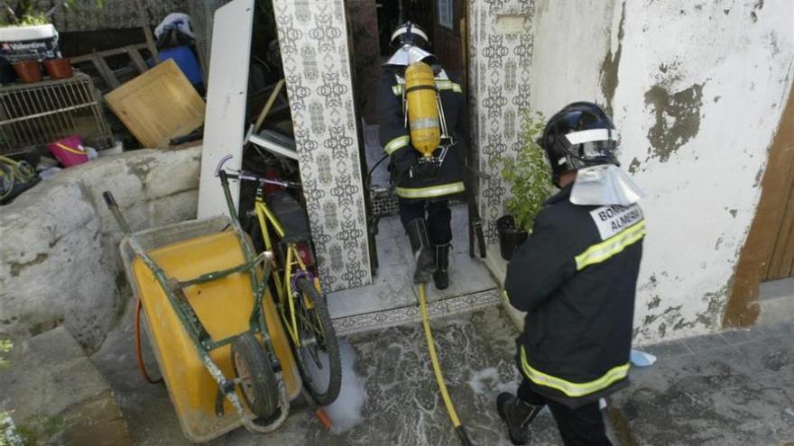 Mueren tres jóvenes en un incendio en una casa cueva de Almería