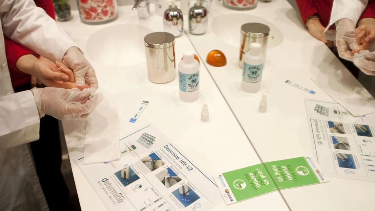 Prueba de detección del VIH en una farmacia.