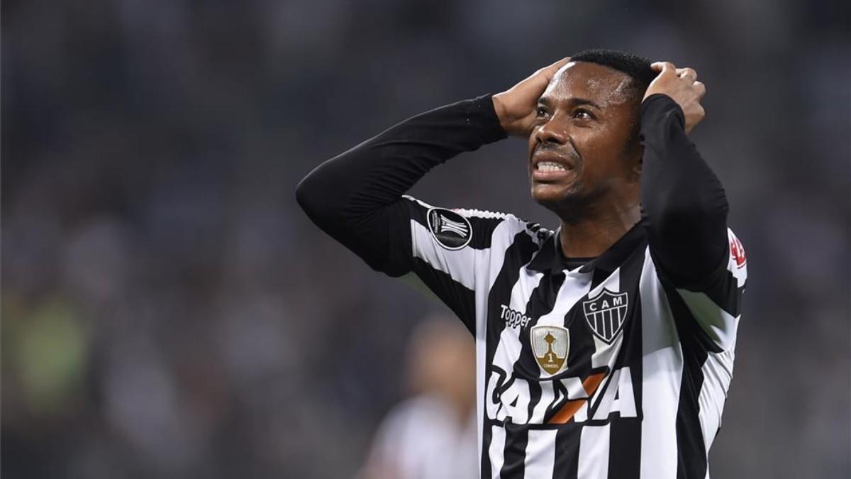 Robinho con la camiseta de Atlético Mineiro