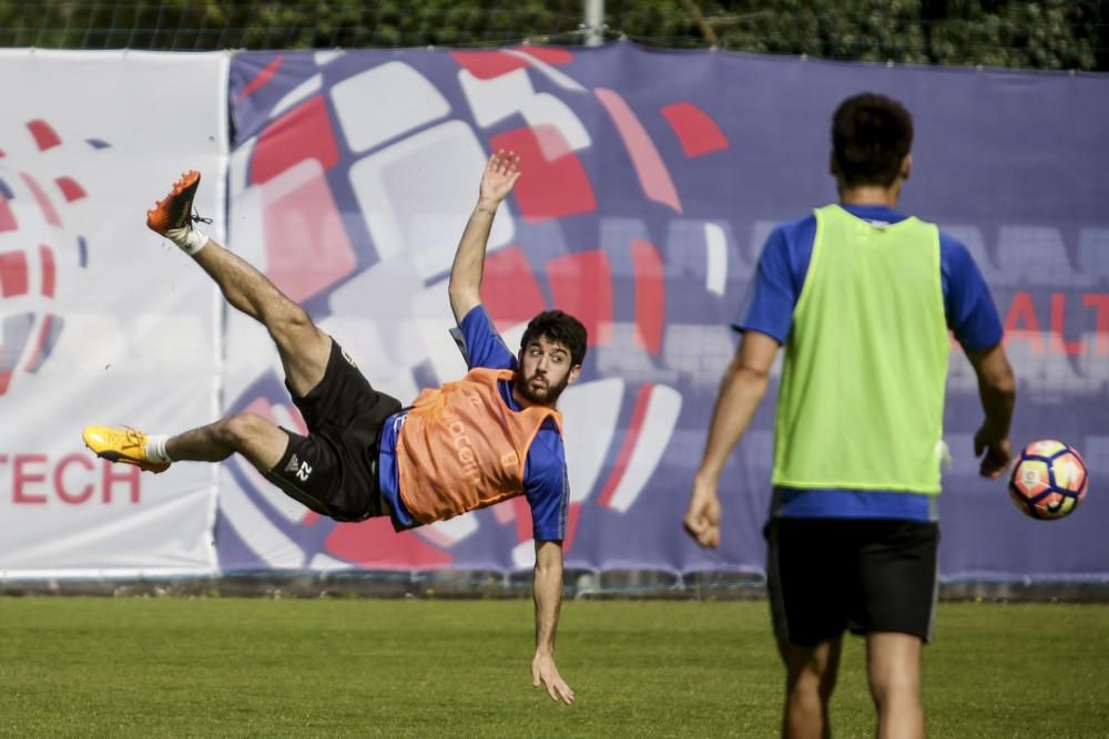 Entrenamiento del Real Oviedo tras el partido en Lugo