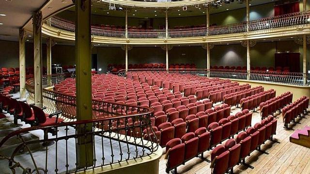 Interior de la sala de l'Ateneu Igualadí