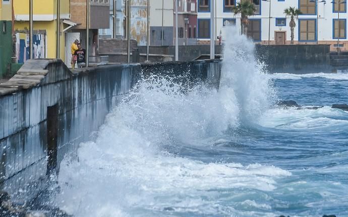 09-11-18. LAS PALMAS DE GRAN CANARIA. OLAS EN ...