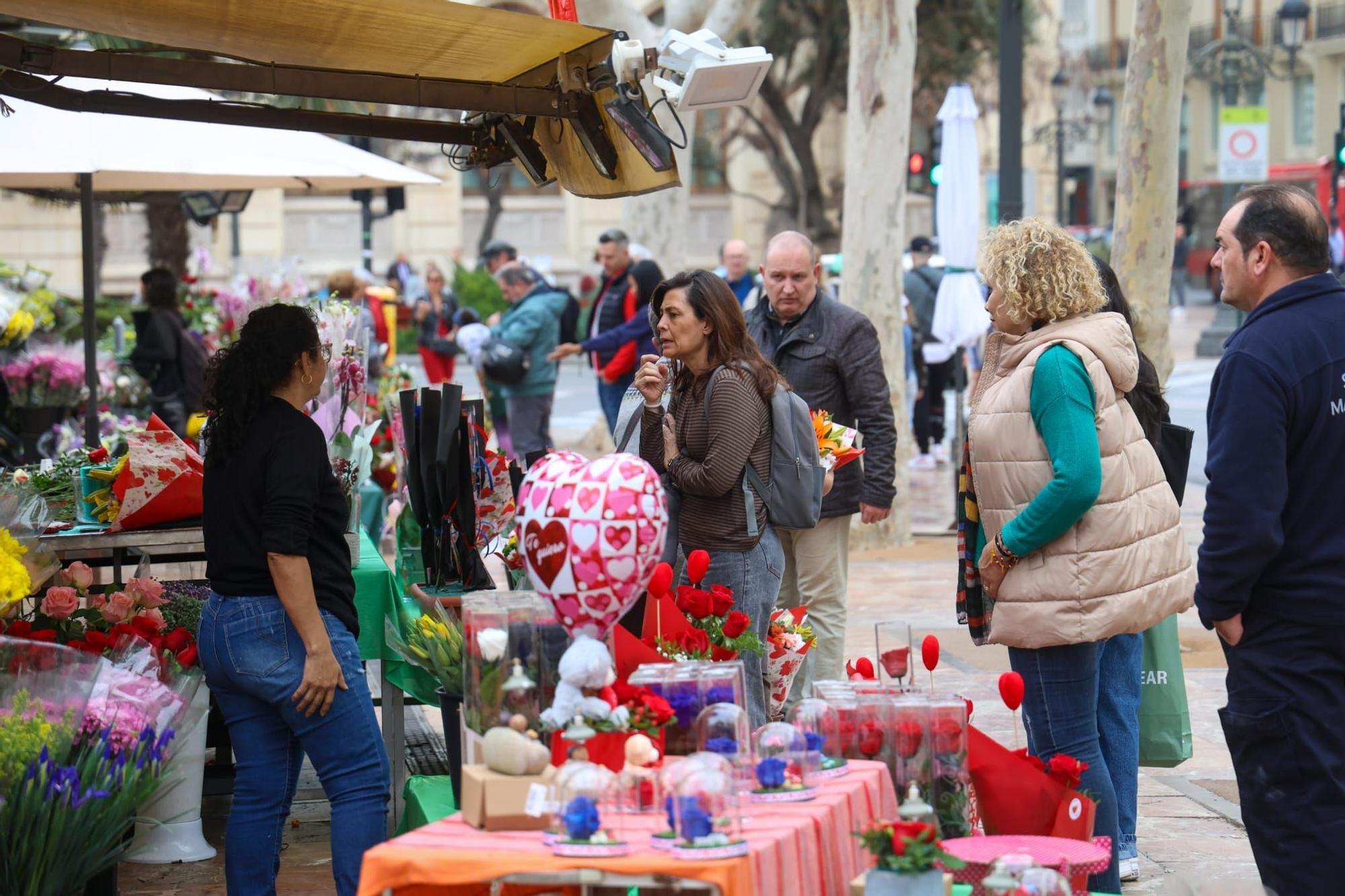 Las floristerías del ayuntamiento de València abarrotadas el día de San Valentín