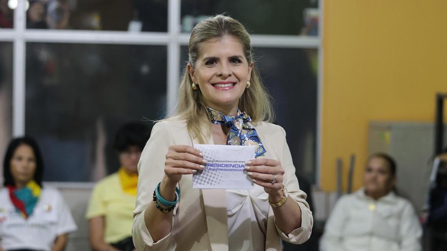 Laura Fernández, una presidenta derechista para Costa Rica que se mira en Bukele