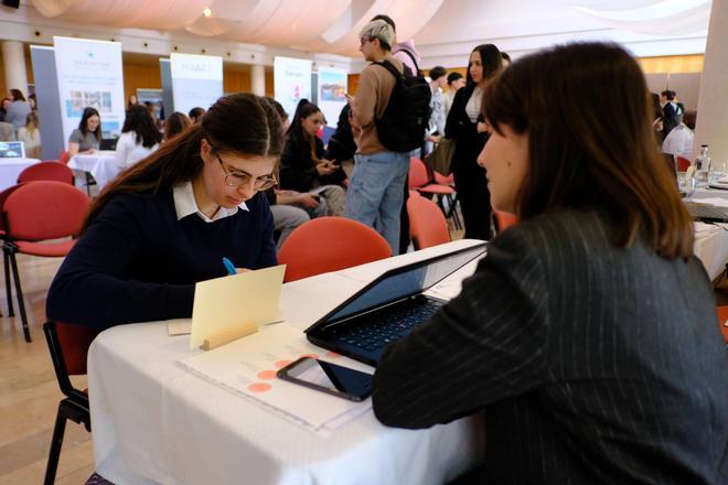 Jornada de empresa en la UIB: las empresas hoteleras buscan estudiantes