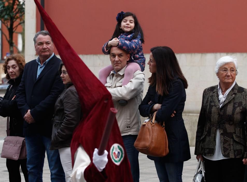 Procesión de la Hermandad de los Estudiantes de Oviedo